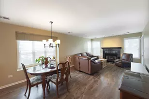 322 Winfield Ct, Schaumburg, IL 60194 - Photo 6
