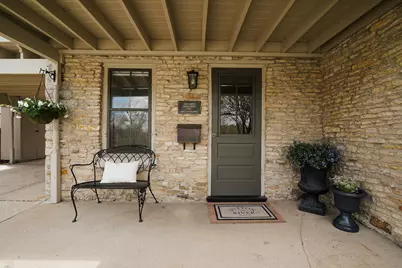 118 S River Lane, Geneva, IL 60134 - Photo 2