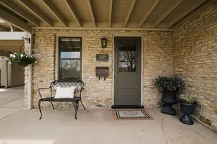 118 S River Ln, Geneva, IL 60134 - Photo 2