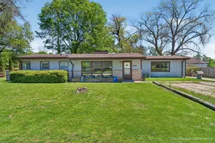 41557 N Illinois St, Zion, IL 60099 - Photo 2