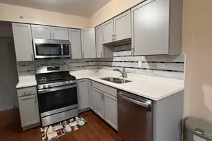 2310 Hyde Ct, Schaumburg, IL 60194 - Photo 8