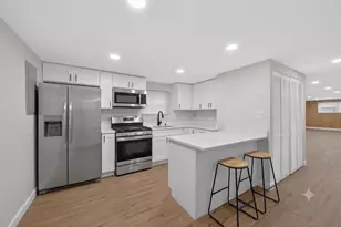 5755 W Eddy St, Chicago, IL 60634 - Photo 32