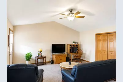 503 W Randolph Street #B, Heyworth, IL 61745 - Photo 4