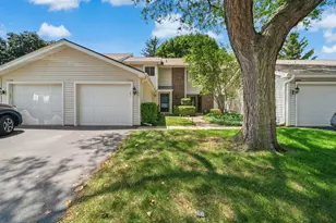 4S780 Pinehurst Dr, Naperville, IL 60563 - Photo 2