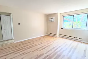 160 Dunteman Dr, Glendale Heights, IL 60139 - Photo 4
