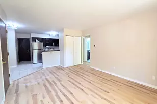 160 Dunteman Dr, Glendale Heights, IL 60139 - Photo 6