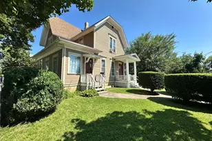 419-421 N Spring St, Elgin, IL 60120 - Photo 2
