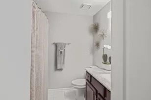 282 Lorraine Cir, Bloomingdale, IL 60108 - Photo 16