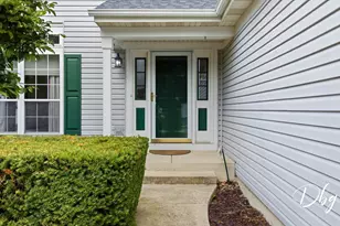 566 W Wildspring Rd, Round Lake, IL 60073 - Photo 4