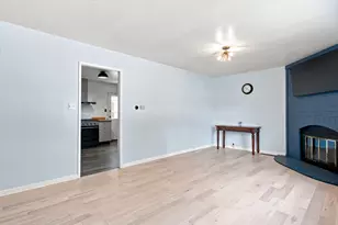 1709 Crescent Dr, Champaign, IL 61821 - Photo 4