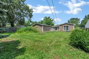 18595 W Pamela Pl, Gurnee, IL 60031 - Photo 2