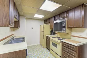 465 W Dominion Dr, Wood Dale, IL 60191 - Photo 12