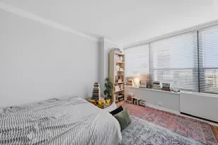 1560 N Sandburg Terrace, Chicago, IL 60610 - Photo 12