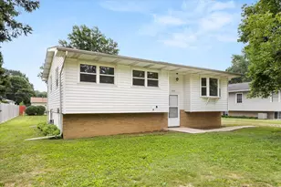1803 Wright St, Streator, IL 61364 - Photo 2