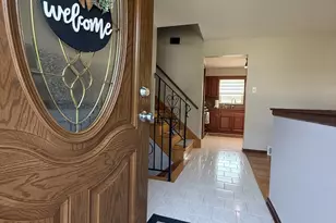 10507 S Terry Dr, Palos Hills, IL 60465 - Photo 4
