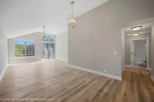 30W015 Juniper Ct, Warrenville, IL 60555 - Photo 2