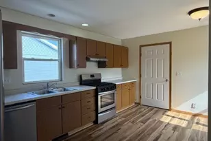 342 E Myrtle St, Herscher, IL 60941 - Photo 6