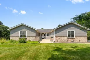 392 Jean St, Gilberts, IL 60136 - Photo 2