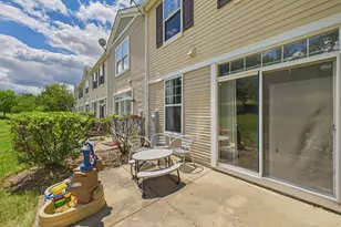 2254 Flagstone Ln, Carpentersville, IL 60110 - Photo 6