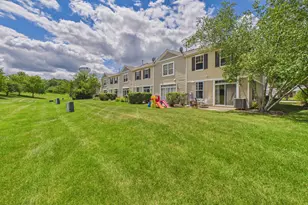 2254 Flagstone Ln, Carpentersville, IL 60110 - Photo 4