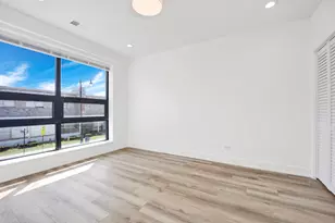 4350 W Lawrence Ave, Chicago, IL 60630 - Photo 6