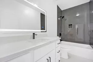 4350 W Lawrence Ave, Chicago, IL 60630 - Photo 8