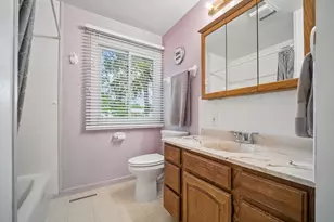 118 Dartmoor Dr, Crystal Lake, IL 60014 - Photo 8