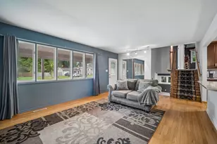 118 Dartmoor Dr, Crystal Lake, IL 60014 - Photo 2