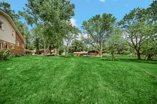 205 Sharon Dr, Sleepy Hollow, IL 60118 - Photo 4