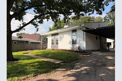 121 Oak Drive, Dekalb, IL 60115 - Photo 2