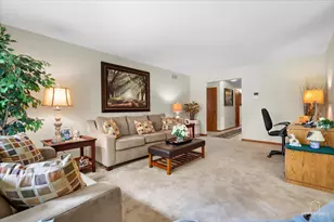 232 Royal Ln, Bloomingdale, IL 60108 - Photo 6