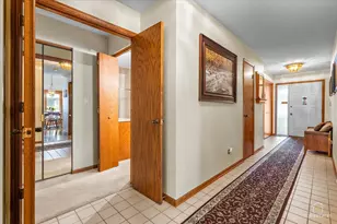 232 Royal Ln, Bloomingdale, IL 60108 - Photo 4