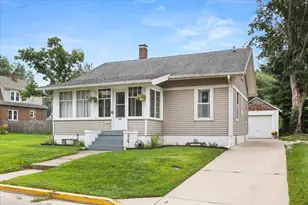 109 W Moore St, Ottawa, IL 61350 - Photo 2