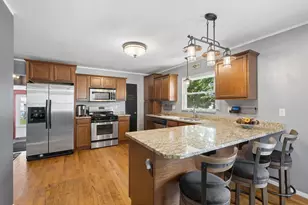 620 E 10th St, Lockport, IL 60441 - Photo 6