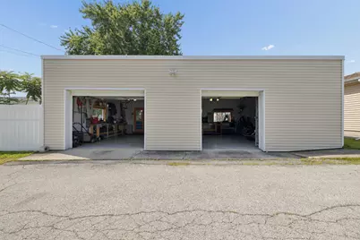 620 E 10th Street, Lockport, IL 60441 - Photo 26