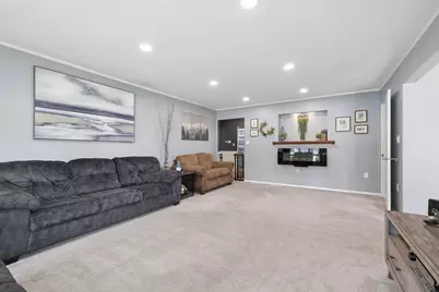 620 E 10th Street, Lockport, IL 60441 - Photo 10