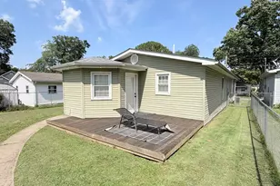 1103 S Hobson St, Harrisburg, IL 62946 - Photo 8
