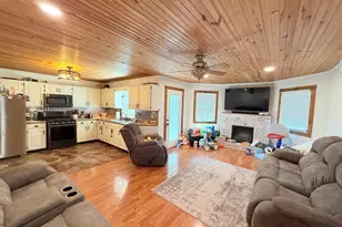 1103 S Hobson St, Harrisburg, IL 62946 - Photo 16