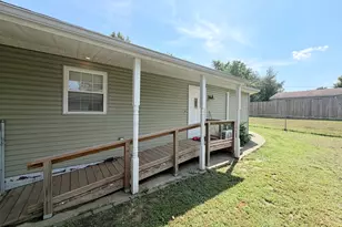 1103 S Hobson St, Harrisburg, IL 62946 - Photo 6