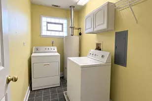 1131 E Grant Dr, Des Plaines, IL 60016 - Photo 22