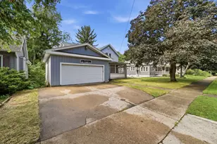 627 E Main St, Ottawa, IL 61350 - Photo 2