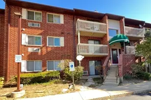 820 N Lakeside Dr, Vernon Hills, IL 60061 - Photo 1