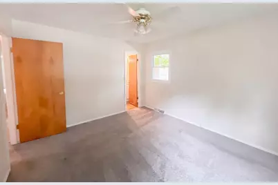 912 Hollycrest Drive, Champaign, IL 61821 - Photo 8
