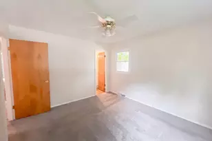 912 Hollycrest Dr, Champaign, IL 61821 - Photo 8