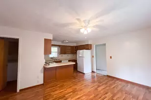 912 Hollycrest Dr, Champaign, IL 61821 - Photo 2