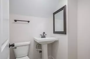 8504 S Baltimore Ave, Chicago, IL 60617 - Photo 10
