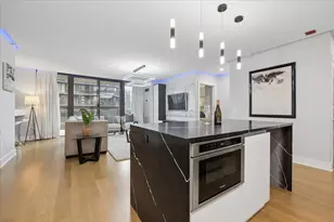 630 N State St, Chicago, IL 60654 - Photo 12