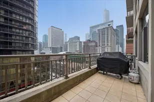 630 N State St, Chicago, IL 60654 - Photo 30