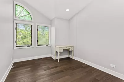 933 W Essex Place, Arlington Heights, IL 60004 - Photo 12