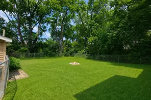 924 Hillwood Cir, Round Lake Beach, IL 60073 - Photo 12